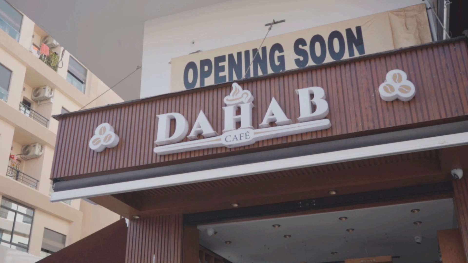 Macro cinematography of roasted coffee beans for Daheb - NassiriBros