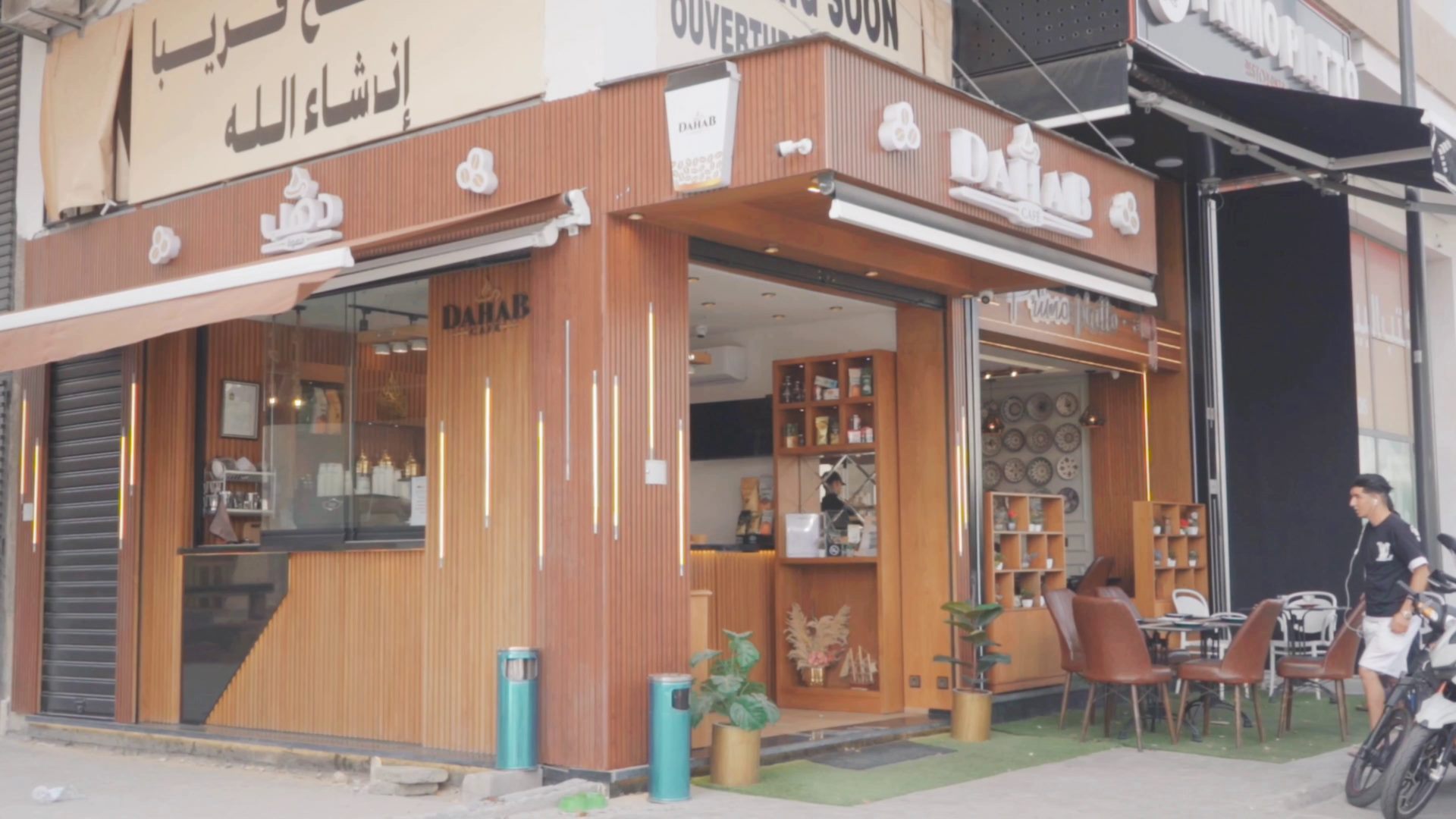 Dynamic macro shot of coffee brewing - Daheb video production by NassiriBros